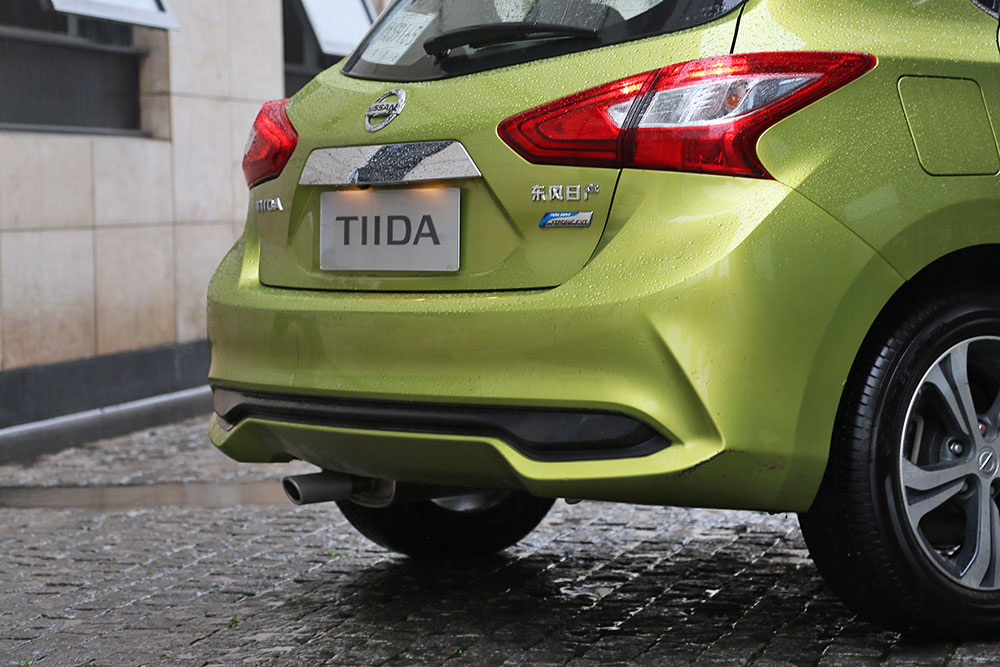 大飙车日产骐达试驾视频,东风日产骐达试车