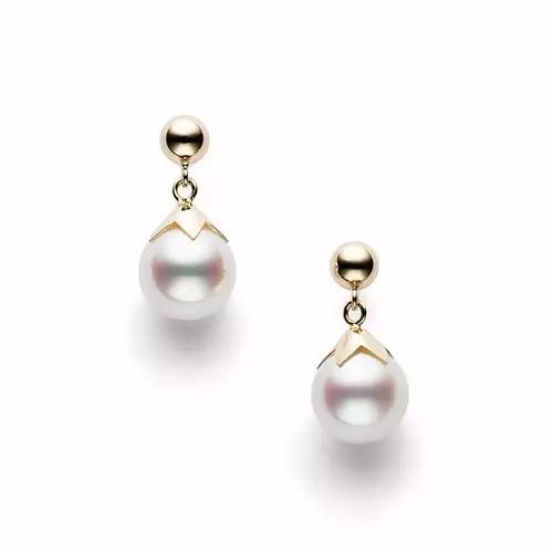 亦舒写了300本小说，买得起的只有这两个牌子