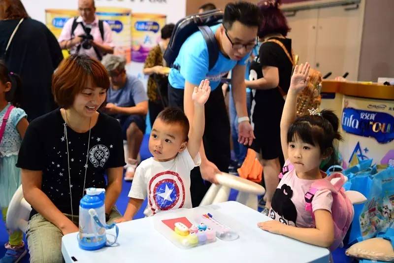 妈妈咪咪嘉年华的欢乐体验和香港郊区的生态怡然之旅