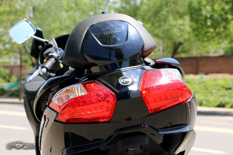 三阳踏板400max最新款,三阳maxsym400与宝马400踏板对比