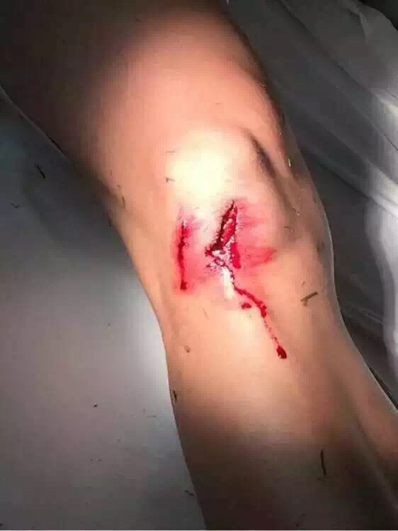 秀飞腿还是秀鞋钉？李建滨恶犯遭曼帅痛斥！何时才能学会成熟？