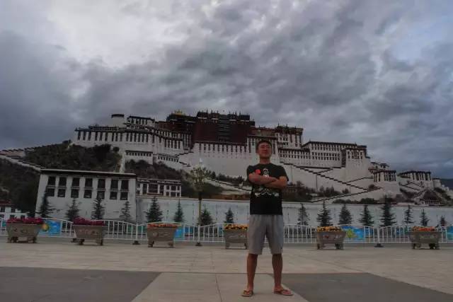 旅行叫他变沧桑，也叫他犯二，但还是死性不改