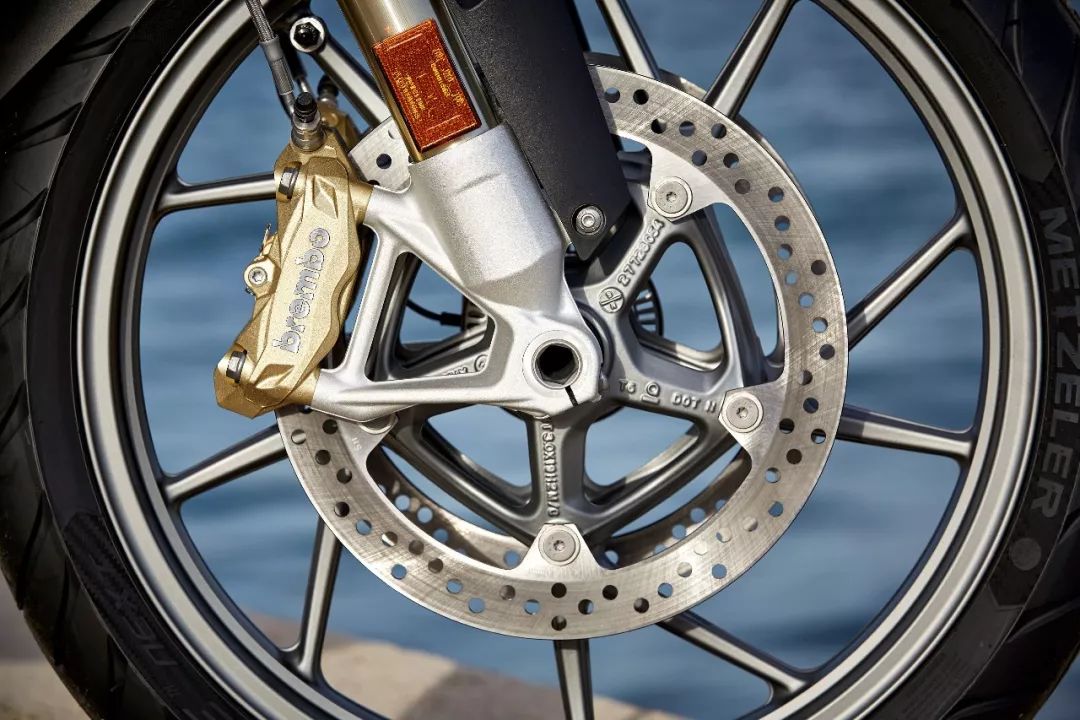 bmw拳击手价格,bmwr18拳击手