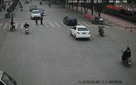 「曝光台」桂JGP212、桂JP6168、桂JC1383请注意！你们车前有行人！