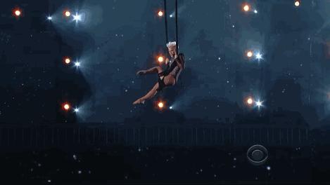 ladygaga和蕾哈娜谁更火,rihanna蕾哈娜和ladygaga