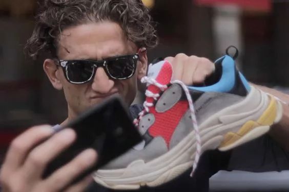 宁愿买超A的Yeezy假装高贵，也不穿国潮被人叫做土锤？！