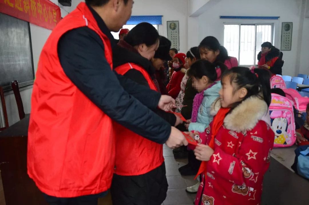 第六年了，他们总是带着满满的爱让孩子插上梦想的翅膀