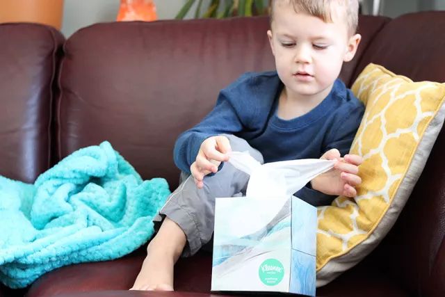 大人教小孩子弄鼻涕方法,怎么教小宝宝擤鼻涕