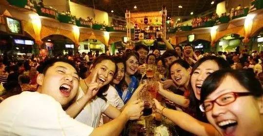 这家酒店复古而优雅,这家酒店科技感满满