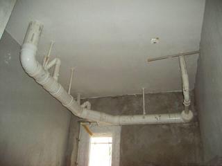 卫生间排气口太低怎么装吊顶,水管低于窗户怎么吊顶