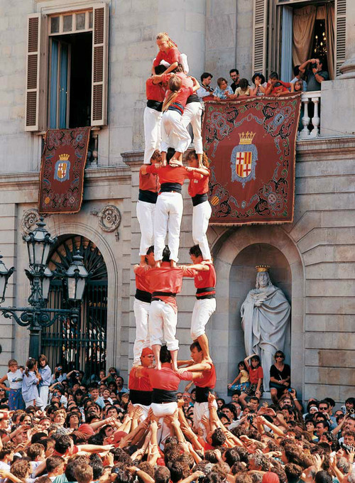 西班牙叠人塔起源,西班牙叠人塔完整视频