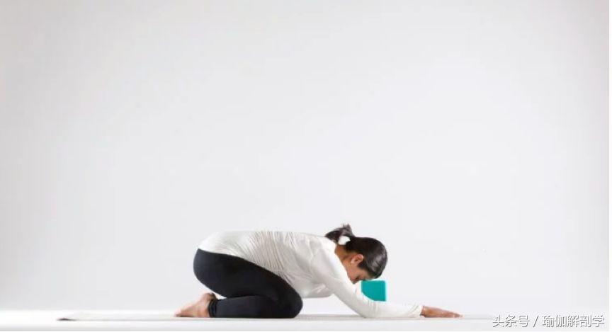 产后骨盆前倾瑜伽动作,缓解孕期骨盆痛的瑜伽动作