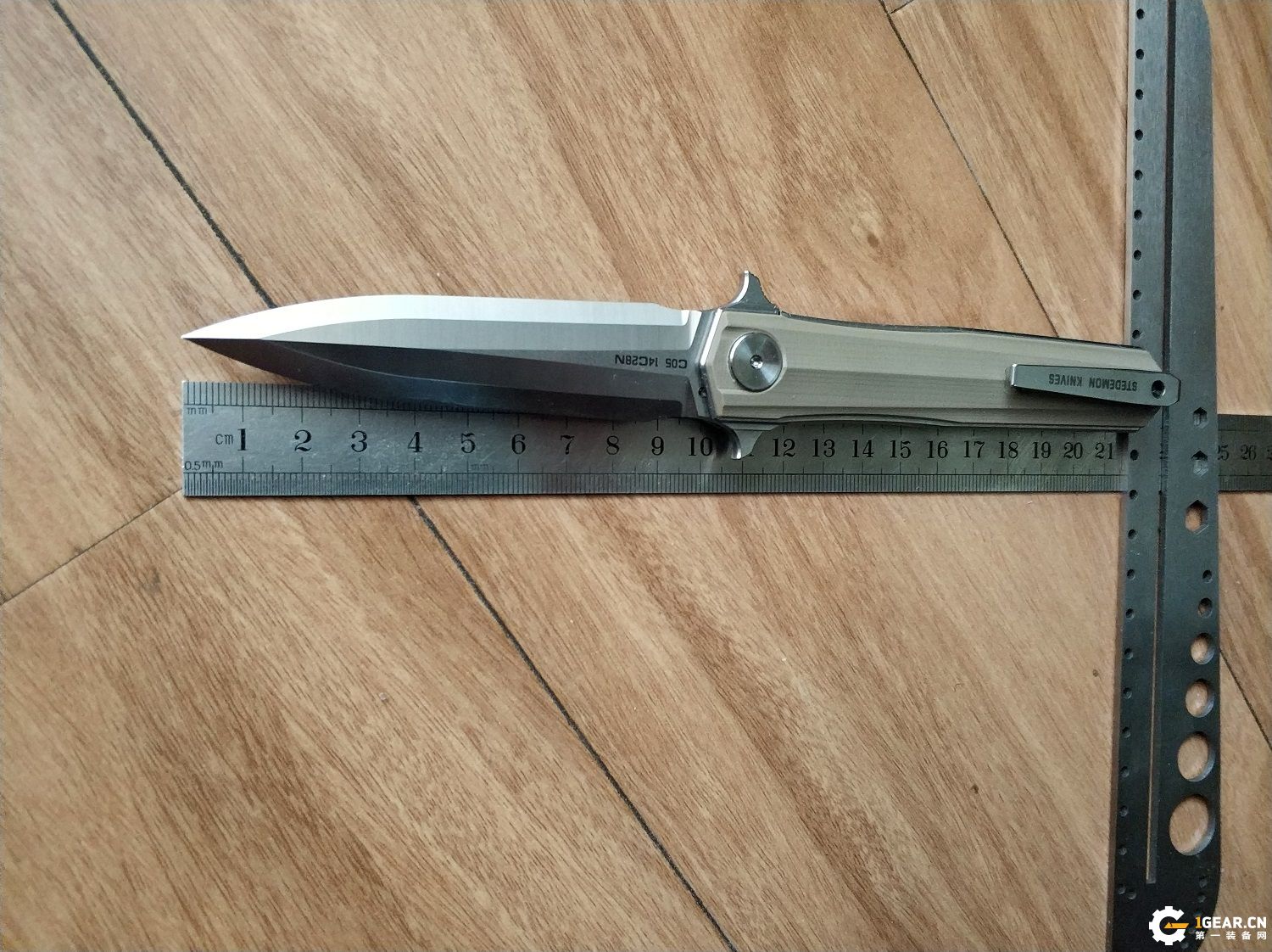 有没有一款双刃刀具，既是*刀折**，又能兼具捅刺和切削的优点呢？