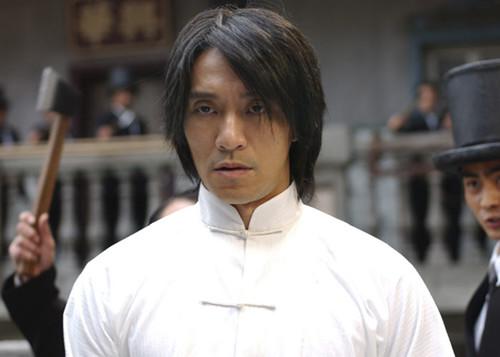 周星驰为啥头发全白了,周星驰头发为什么会白了