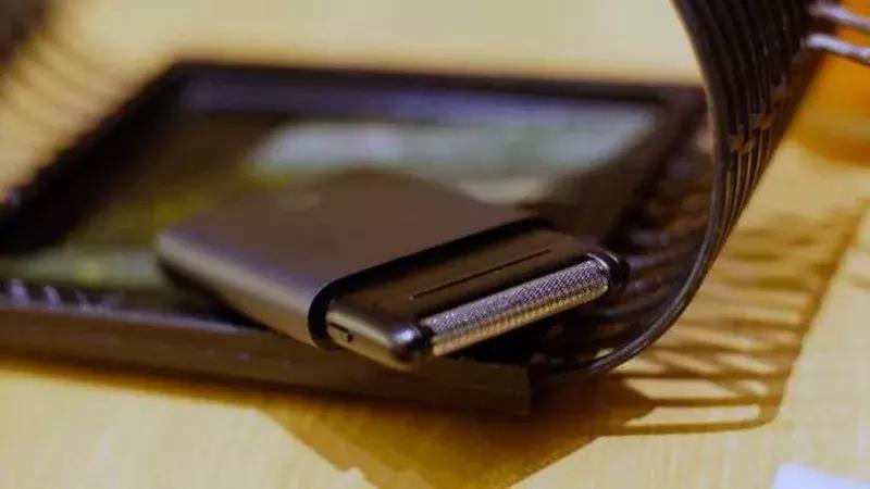 蛙蛙旅行，忘了打包这只宇宙最小的剃须刀！