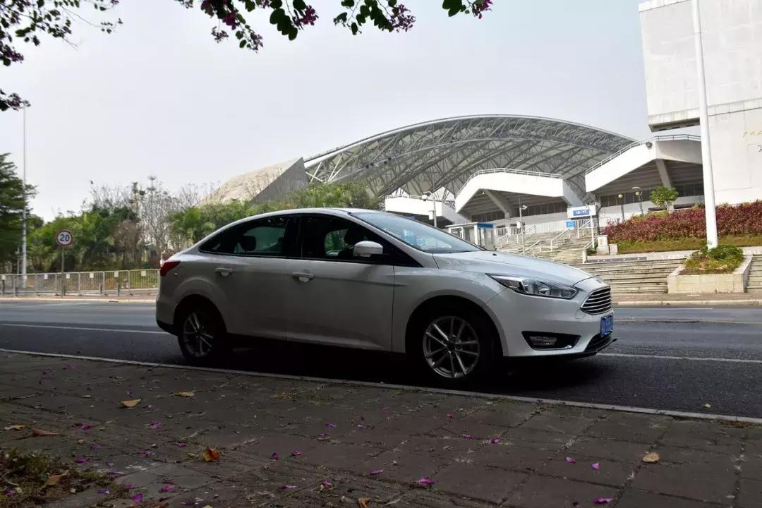 福特福克斯三厢ecoboost22款,福克斯2015款三厢ecoboost125自动