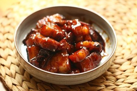 父母的眼里孩子永远是吃不饱的,你在父母眼里永远是个没长大的娃