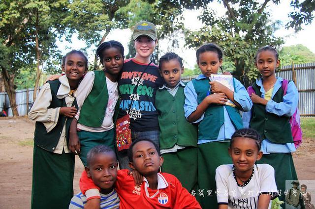 埃塞有块任性草坪:大部分时间是足球场,偶尔是机场,有时还混用