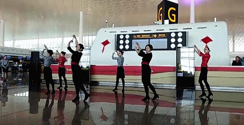 天河机场送尿不湿空姐玩起古筝琵琶和快闪春运第一天有点暖