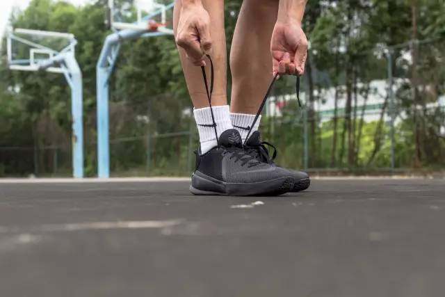 耐克现在比官网发售价高的鞋,耐克打折200一双鞋