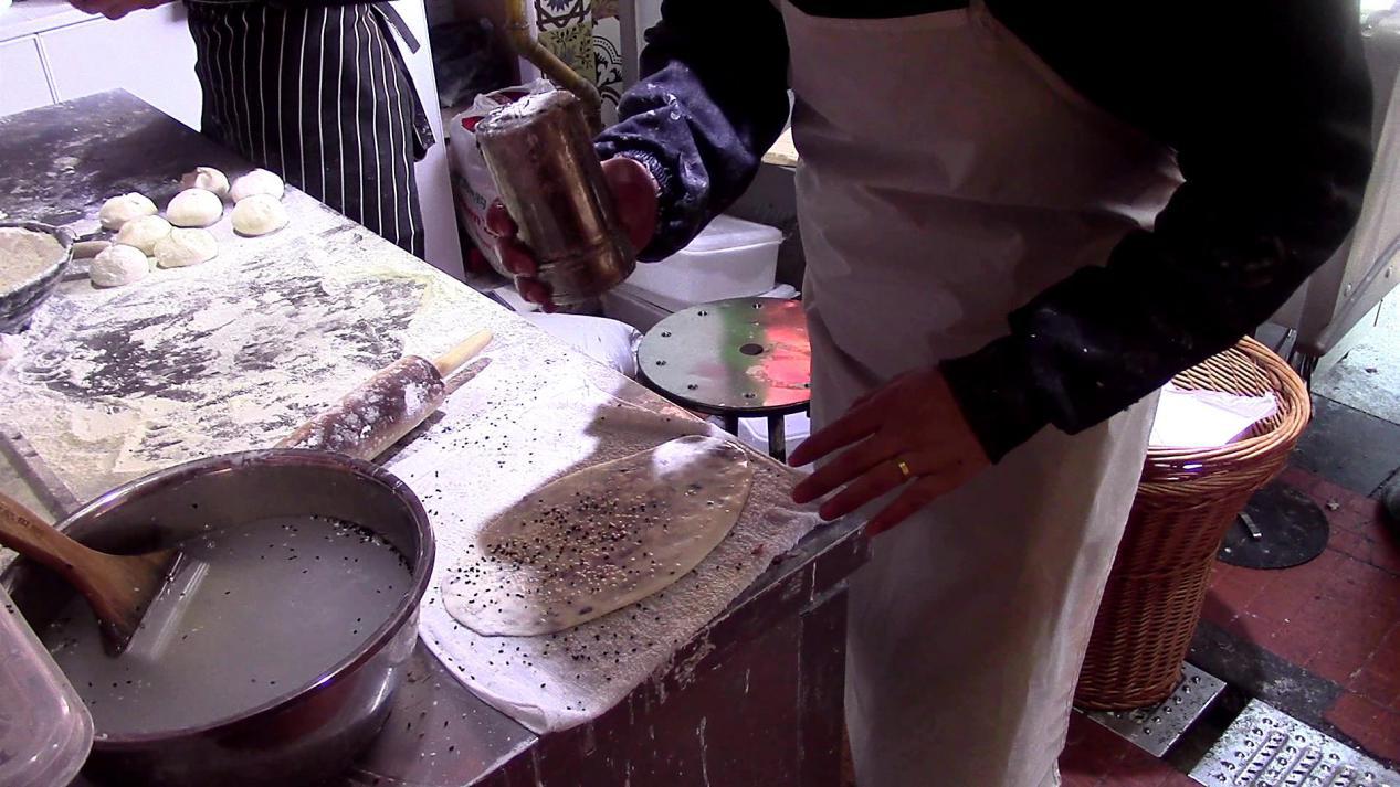 学梅干菜扣肉饼技术，渠小胖工艺突出又尽心