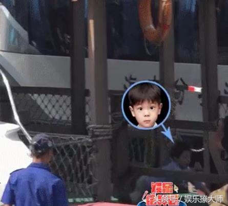 爸5最新路透！嗯哼摔了狗吃屎，小泡芙差点出意外，还好有邓伦！