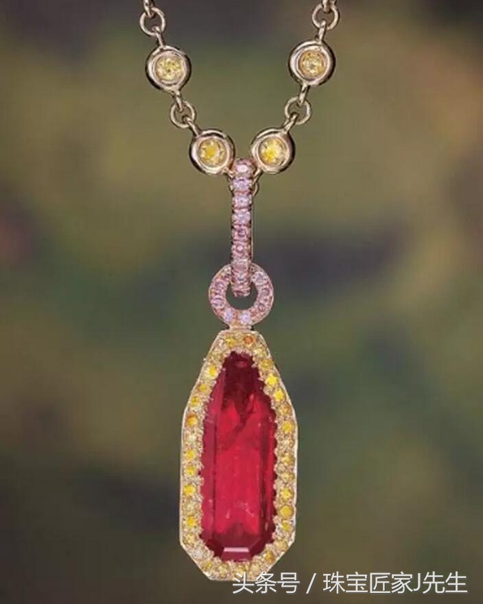 本命年戴蓝宝石还是红宝石,本命年适合戴什么宝石或水晶