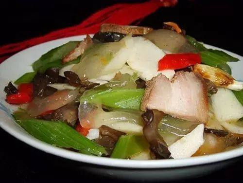 房间放一盆芦荟什么好处,家里养了芦荟可以做什么