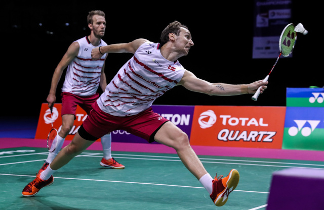 蔡赟双打接发球姿势及站位,蔡赟说杀球谁厉害