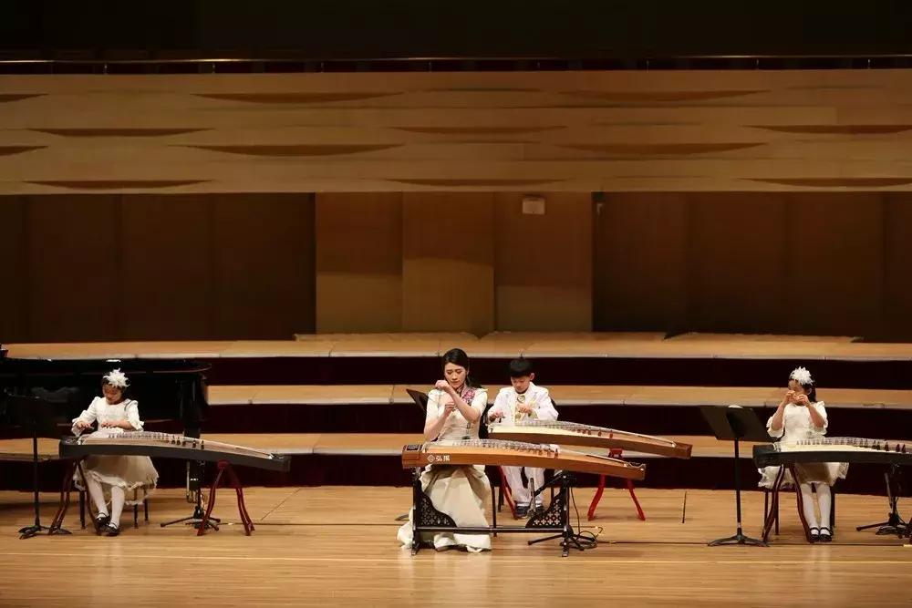 古筝弹奏中的肢体动作与气息,古筝如何运用气息与肢体