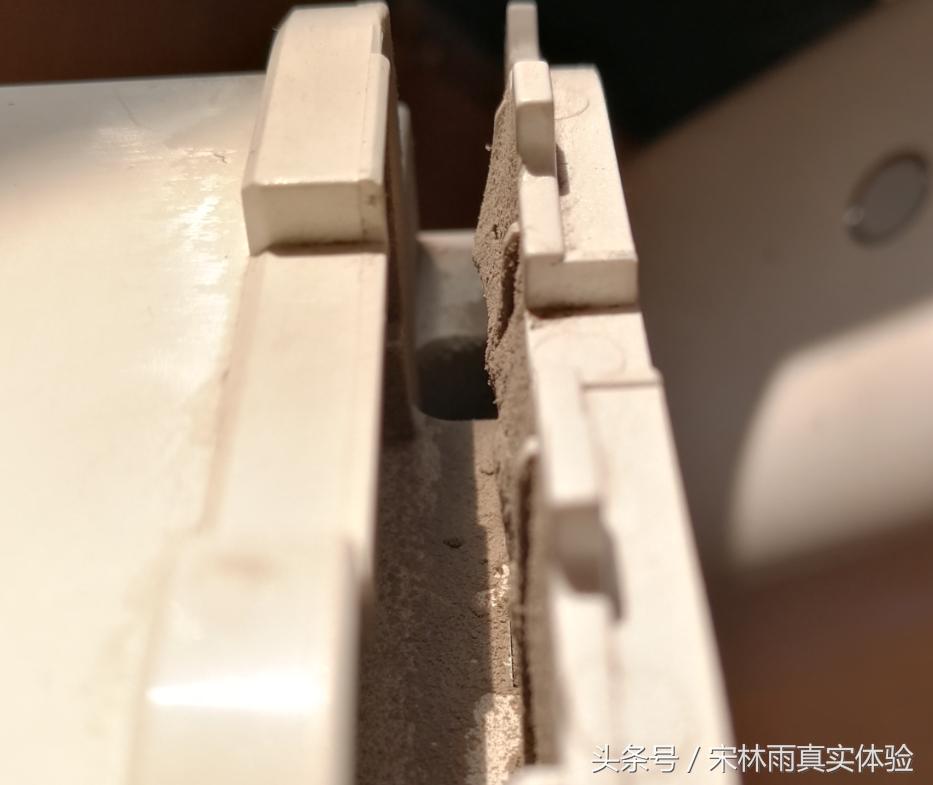 用了三年的荣耀立方路由器能有多脏，那就给他洗个澡吧！