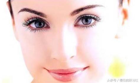 眼角有个针眼大的小孔怎么回事,眼角有一个小孔怎么治疗