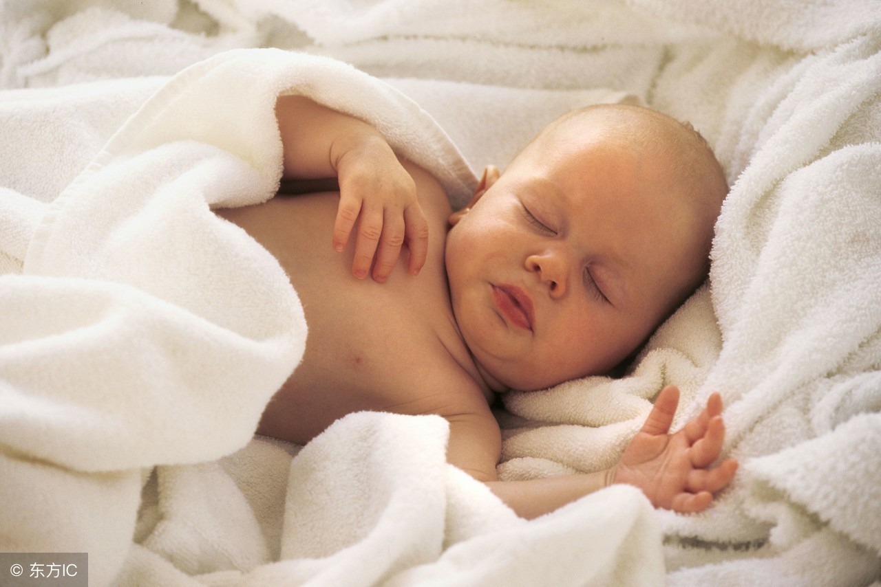 宝宝夜里哭闹是肠绞痛还是胀气,宝宝夜里肠绞痛怎么办