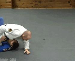 怎么帮人翻身,怎么翻身让宝宝趴在肚子上