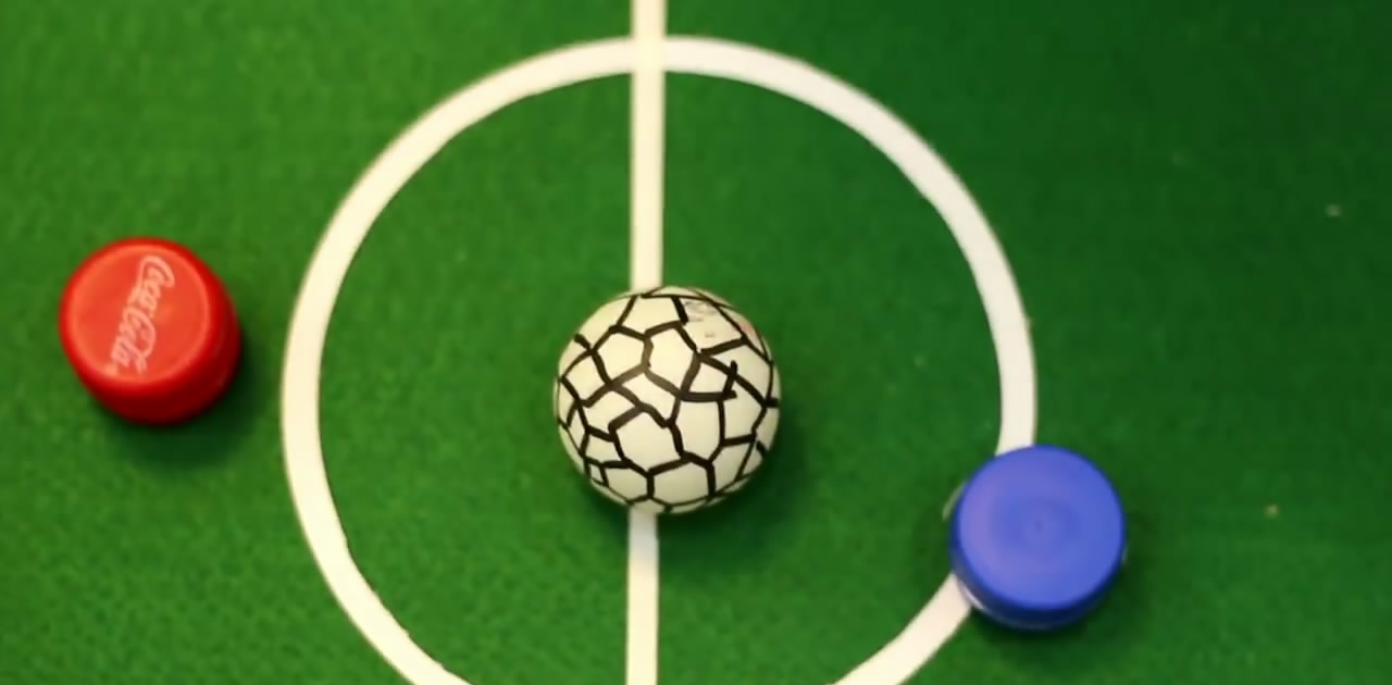 用瓶盖做足球小游戏,如何用瓶子做足球