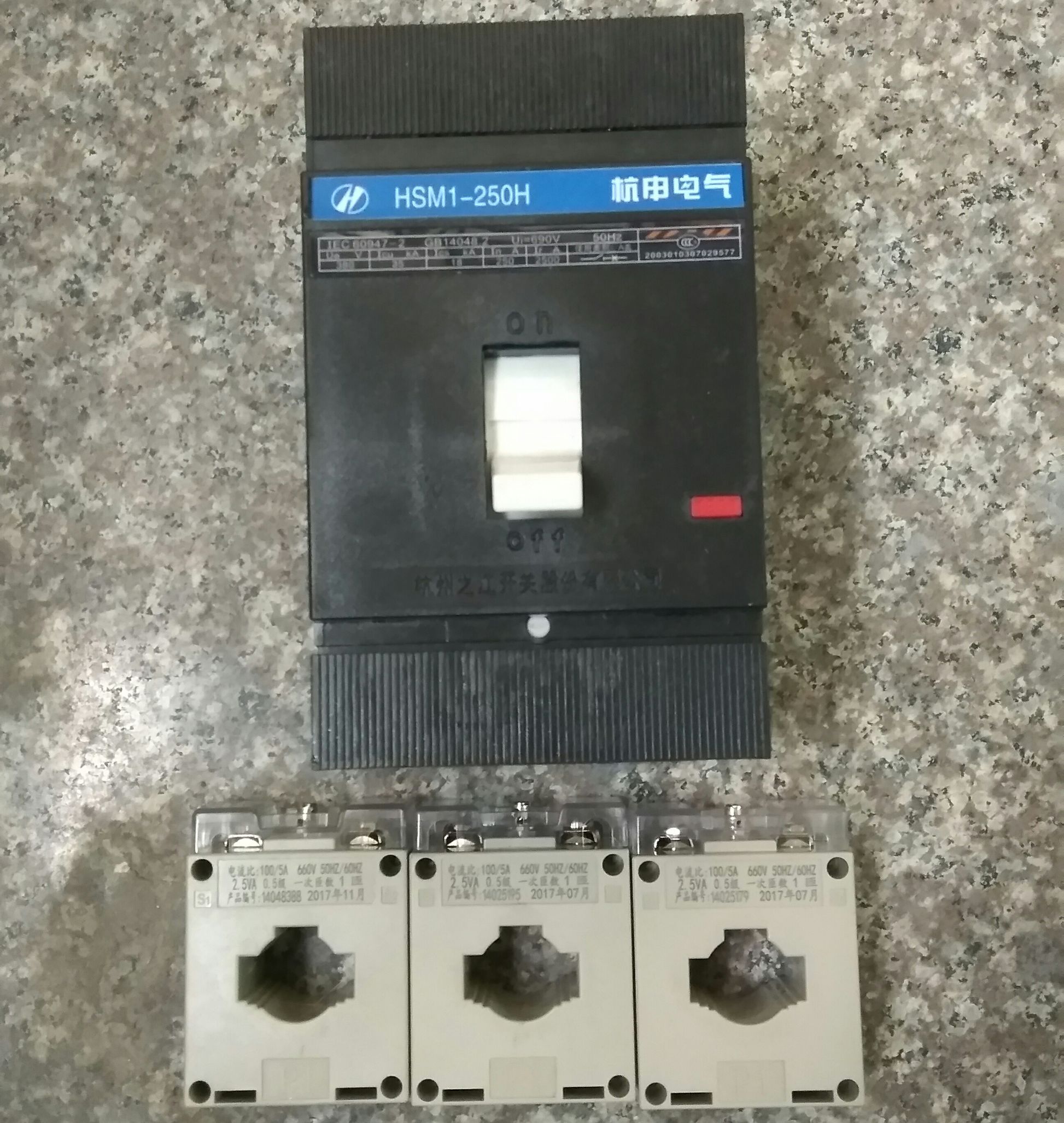 带连接片的三相电表怎么接互感器,六孔三相电表互感器如何连接