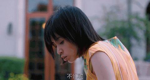 每日星范|曲筱绡一个包包挂件就要四五千，却依然爱几百块的设计师品牌，这样的白富美才是真女神！