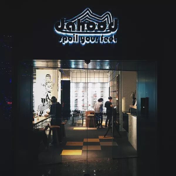 岛国圈钱新招！奇葩户外扭蛋，能扭出整套露营装备