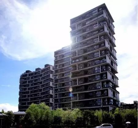 山寨了巴黎，丢掉了自己｜睡前聊一会儿