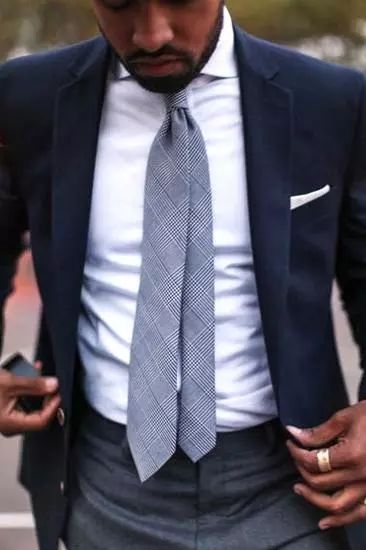 根据场合合理搭配,领带的选择和打法