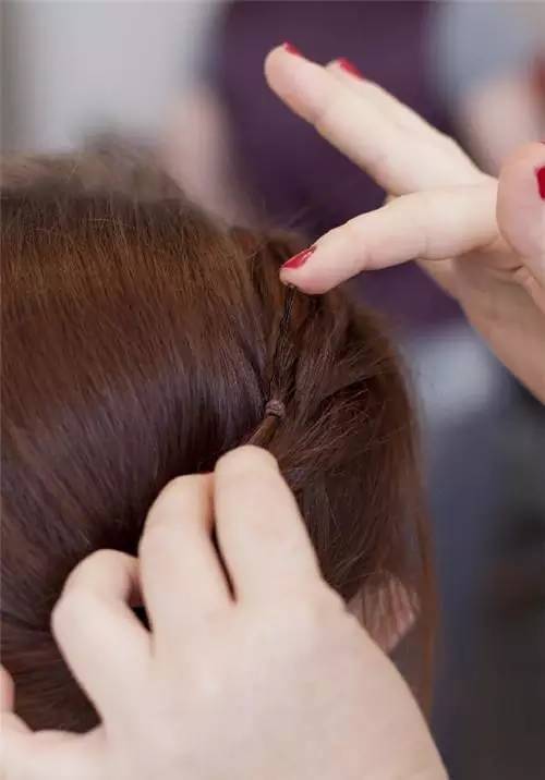 编发三股辫慢动作,编发最简单的三股