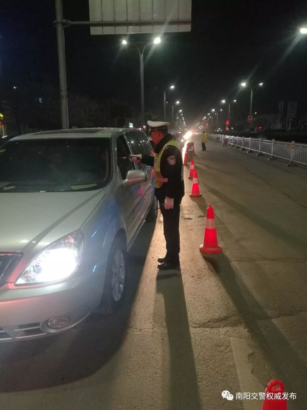 「平安春运·交警同行」一晚上62起酒驾“入网”，10人被刑拘，蜀黍内心很崩溃……