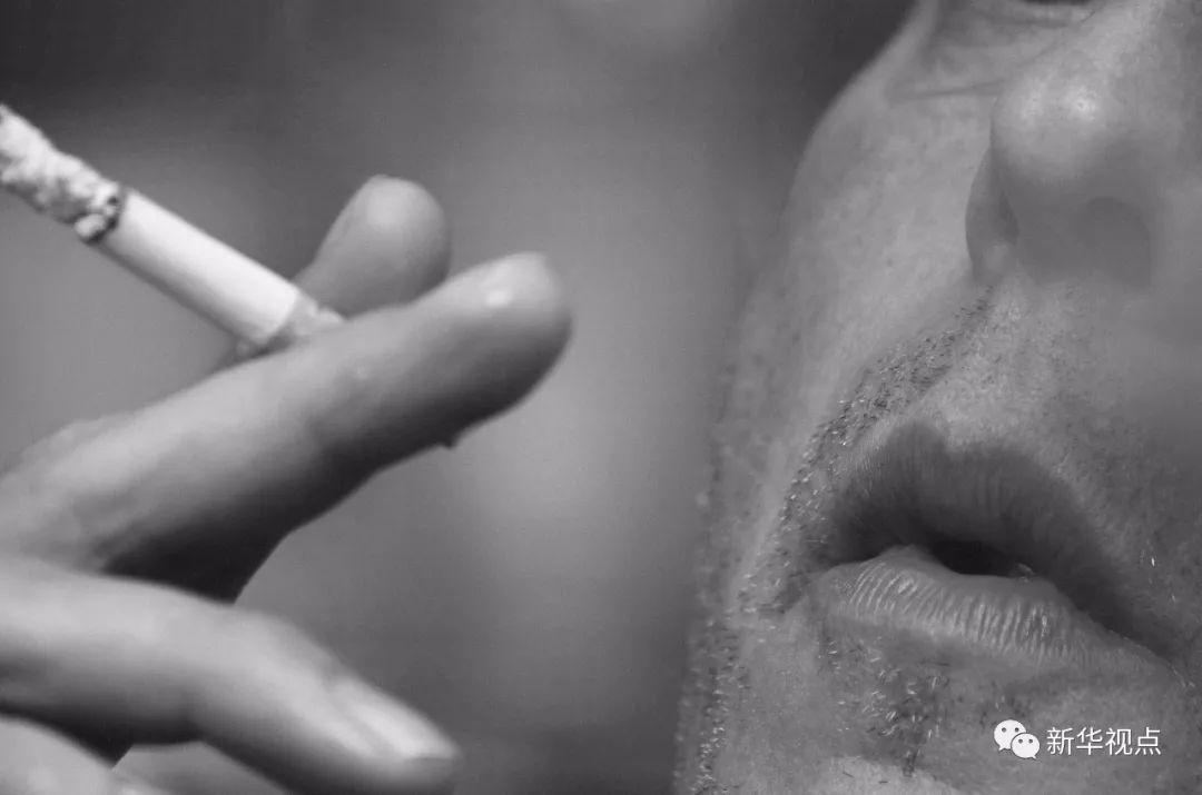 领导看到我在办公室抽烟怎么办,领导在办公室抽烟发微信提醒吗