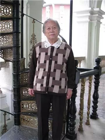 “三嫂走好”——一生只认五个字的港*荣大**誉院士