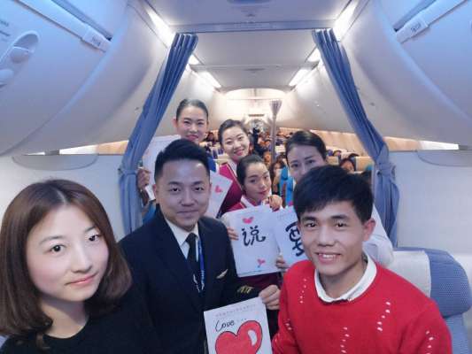 南航员工给大家送新年祝福,南航新年祝福视频