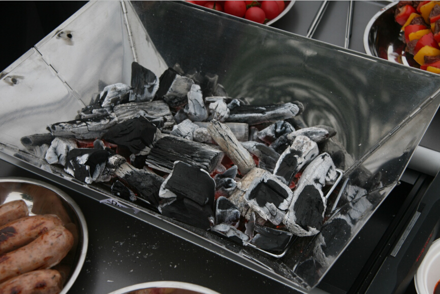 木炭烧烤学的技术,木炭和机制木炭怎么点燃