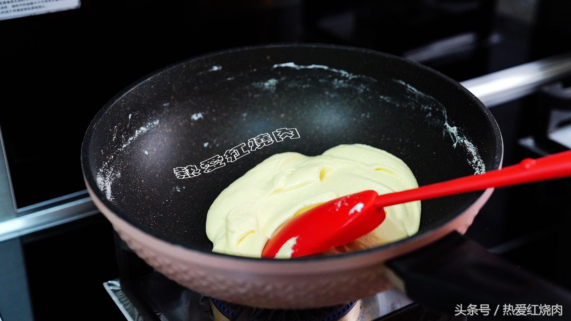 为啥做牛轧糖拉丝不出来,为什么做的牛轧糖软还粘