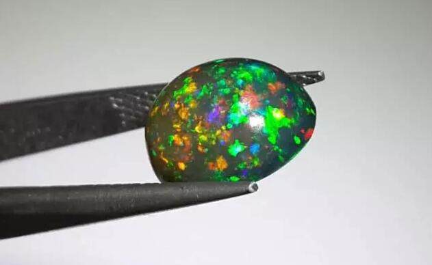 天然欧泊和人造欧泊对比图片,如何分辨欧泊的品相和价格