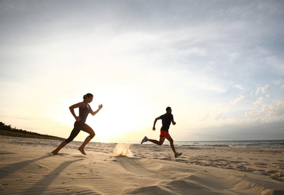 跑步大腿后侧肌肉酸痛吃什么药,跑步大腿靠近膝盖处的肌肉酸痛