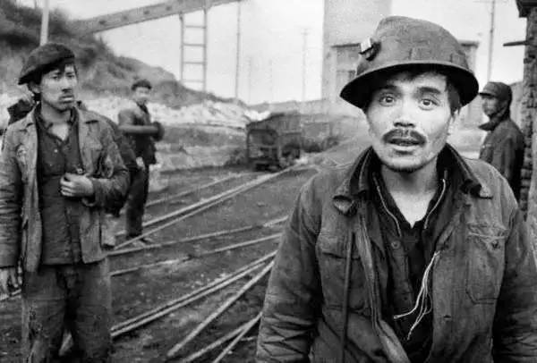 1957年的裸模与热吻！这个外国人在中国*拍偷**的老照片你一定没见过